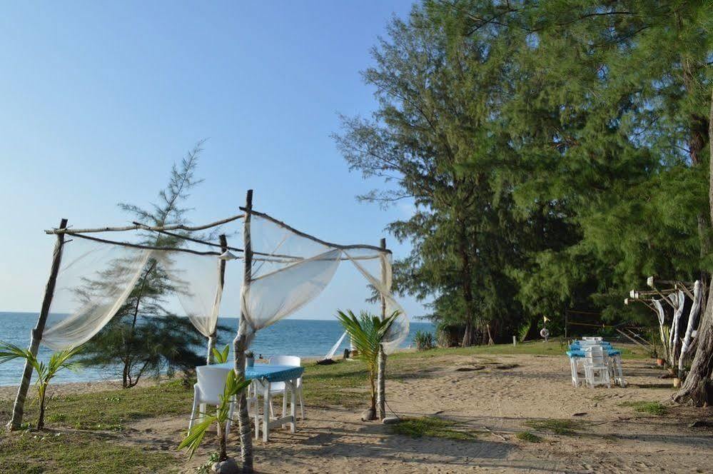 Micky Monkey Beach Hotel Phuket Maikhao Thailand Maikhau-part Kültér fotó